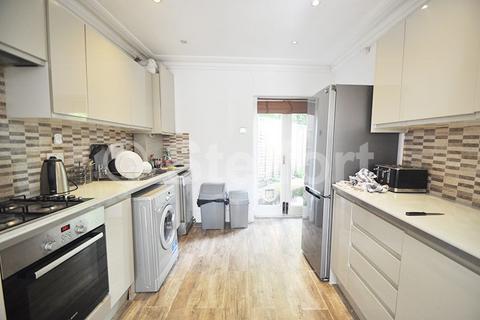 2 bedroom apartment to rent, Mount Pleasant Villas, London N4