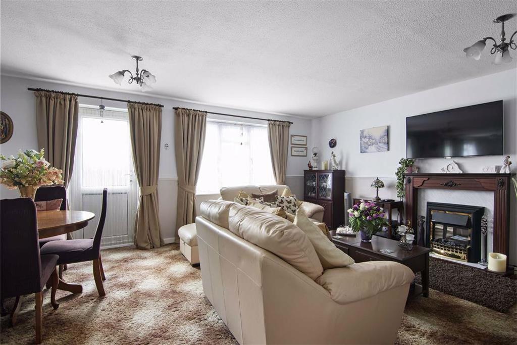 Lounge / Dining Room