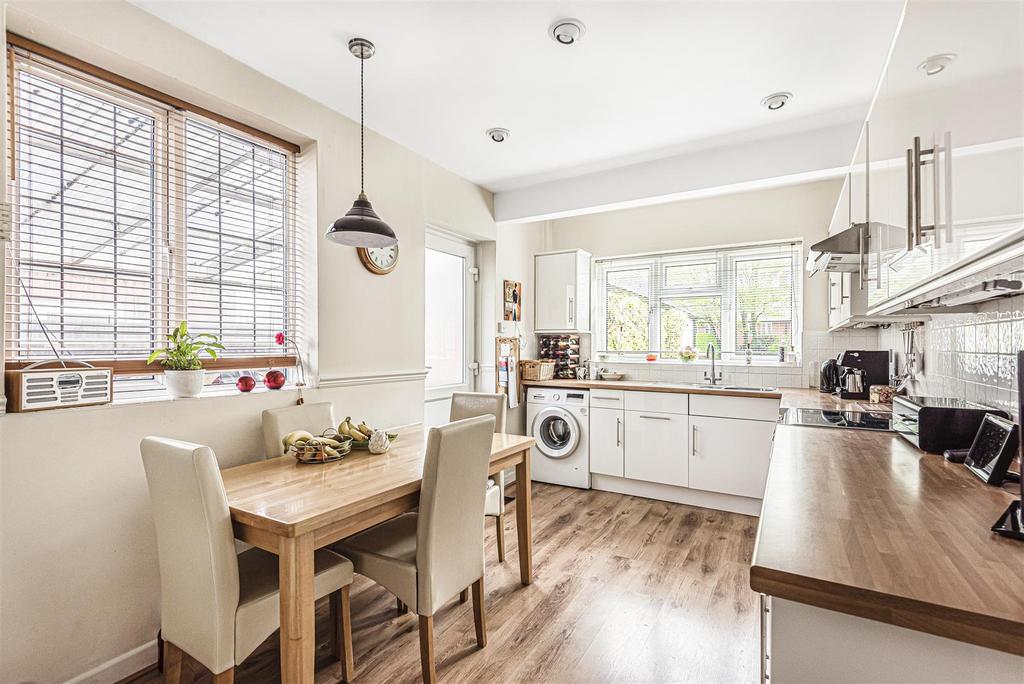 The Causeway, Petersfield 4 bed semidetached house £650,000
