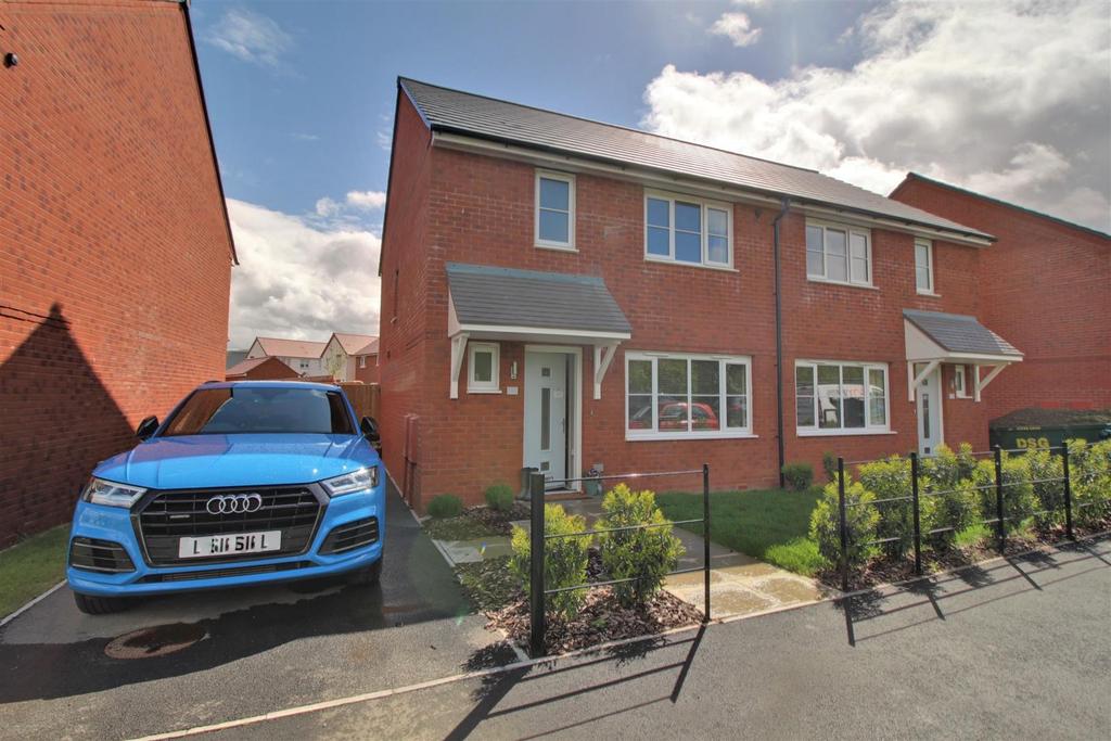 Great Oldbury Drive, Great Oldbury, Stonehouse 3 bed semidetached house £280,000