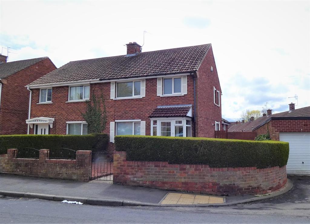 Woodhill Drive, Morpeth 3 bed semidetached house £135,000