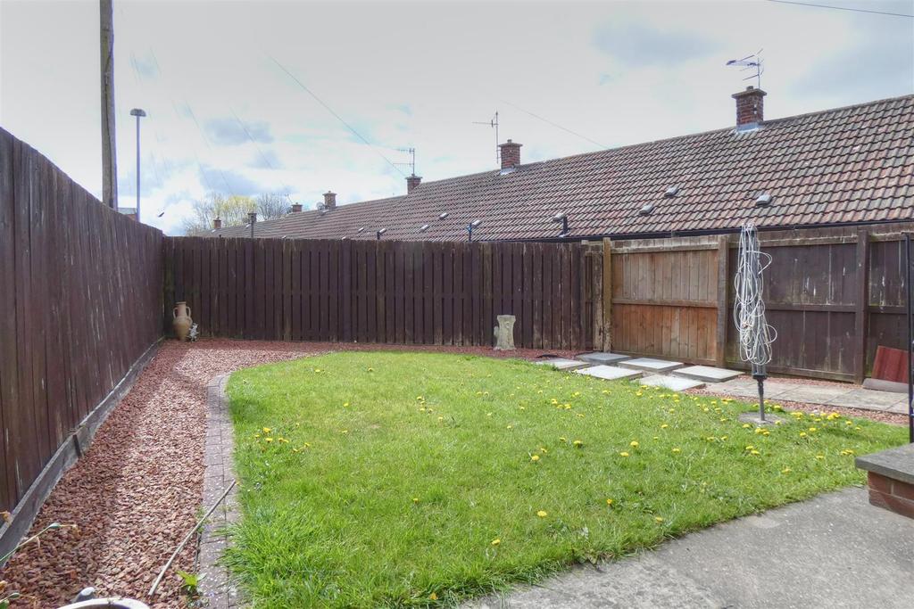 Woodhill Drive, Morpeth 3 bed semidetached house £135,000