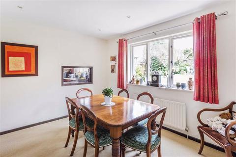 6 Padbrook, Oxted, RH8 0DW