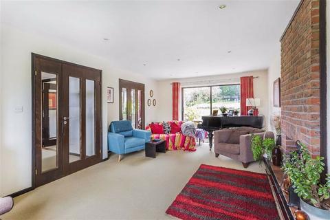 6 Padbrook, Oxted, RH8 0DW