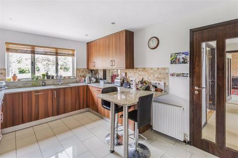 6 Padbrook, Oxted, RH8 0DW
