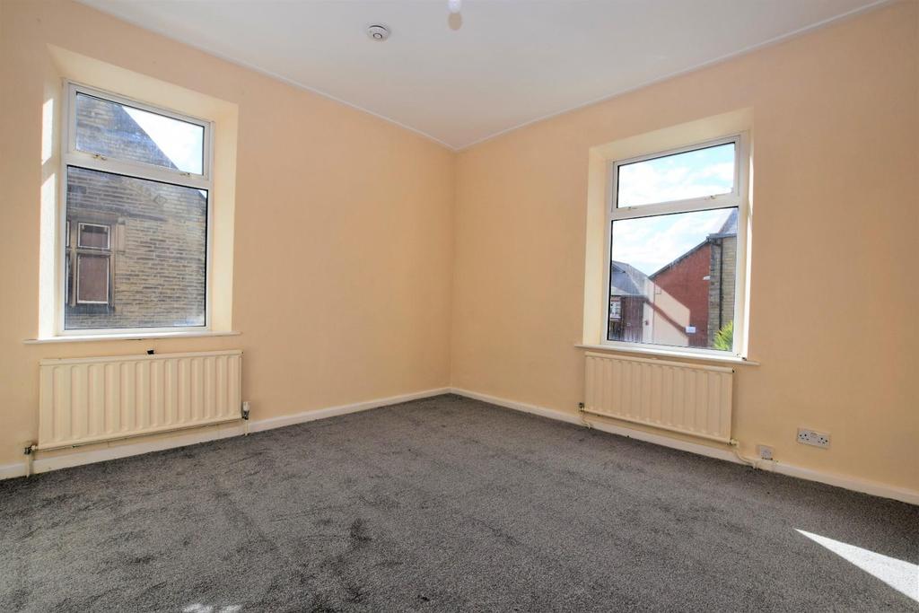 Oak Street, Burnley 2 bed terraced house £450 pcm (£104 pw)