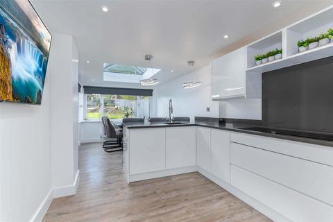 46 Pitchers Hill, Wickhamford, Evesham, WR11 7RT