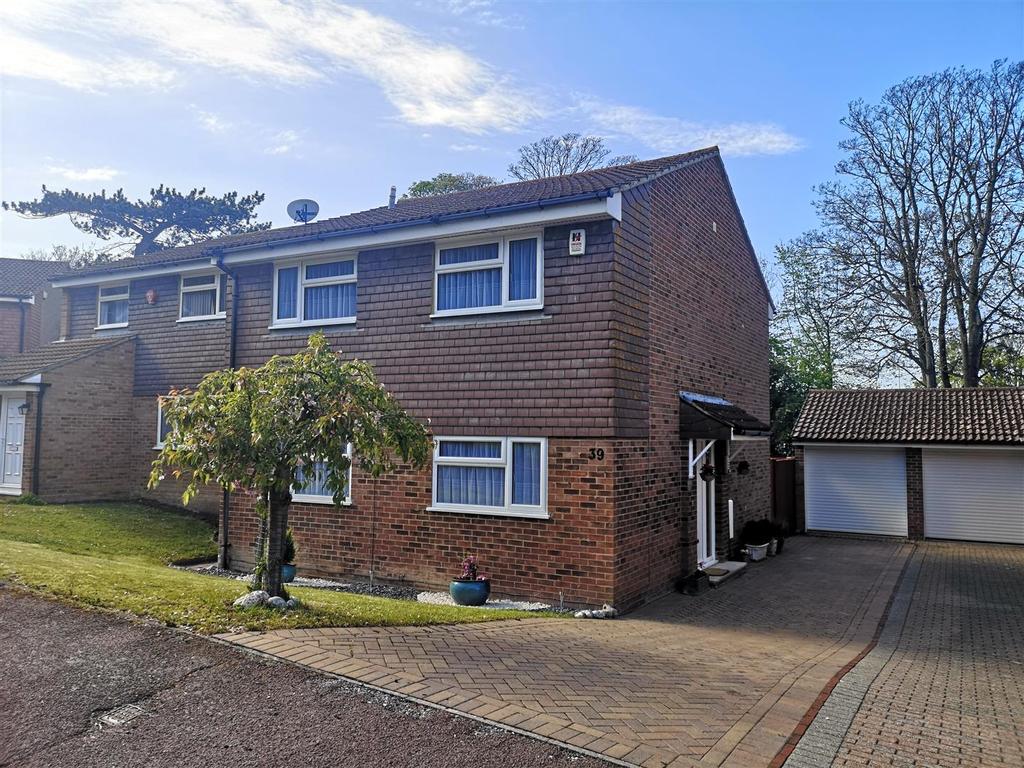 Downside Close, Eastbourne 4 bed detached house £440,000