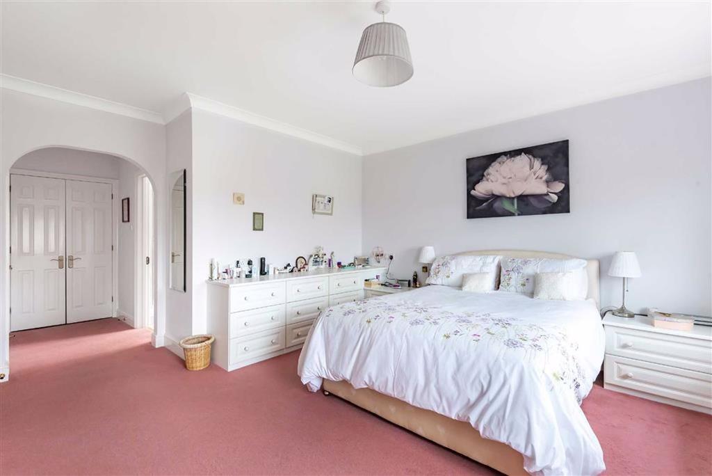 Hanyards Lane, Cuffley, Hertfordshire 5 bed detached house £1,900,000