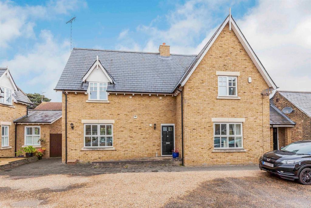 Redmayne Drive, Chelmsford 3 bed detached house £550,000
