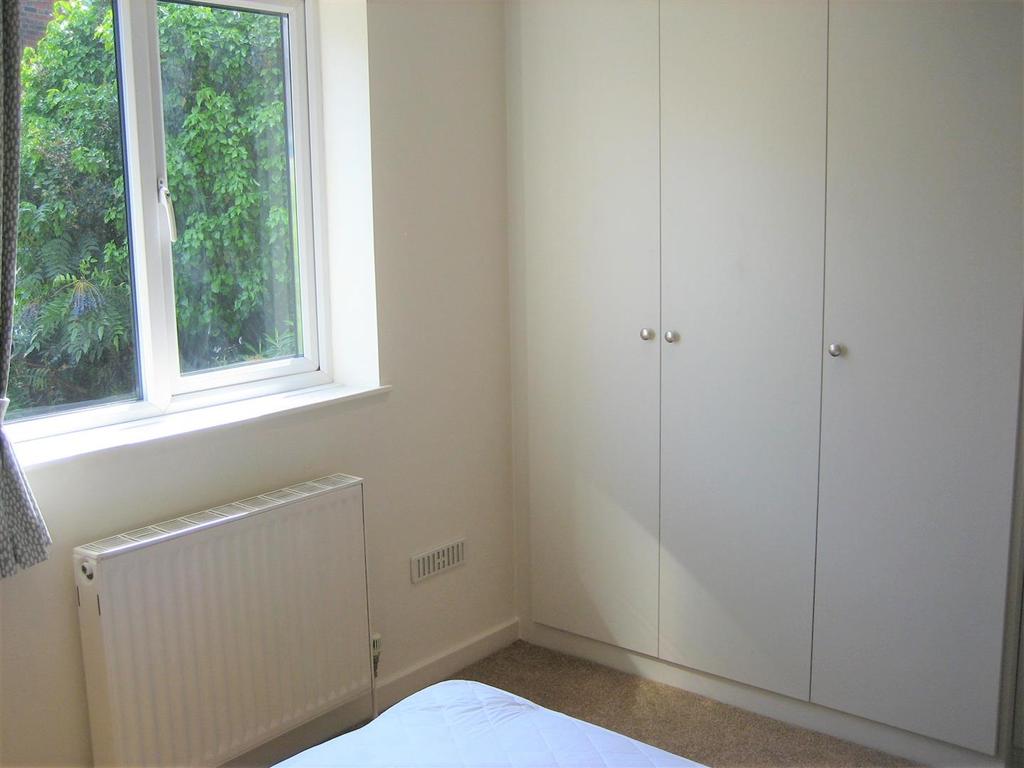 1b Cromwell Avenue Bedroom.jpg