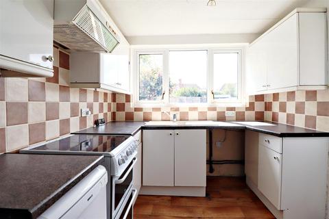 93 Heath Way, Erith, DA8 3LZ