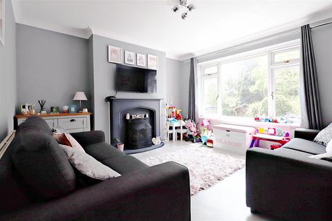 1a Honeyden Road, Sidcup, DA14 5LX