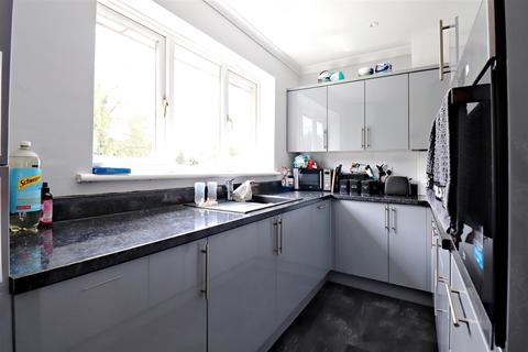1a Honeyden Road, Sidcup, DA14 5LX