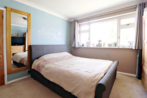 1a Honeyden Road, Sidcup, DA14 5LX