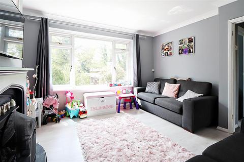 1a Honeyden Road, Sidcup, DA14 5LX