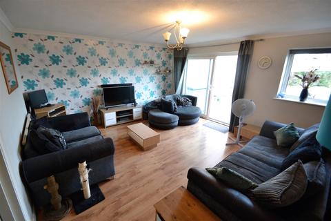 21 Target Close, Feltham, TW14 9TF