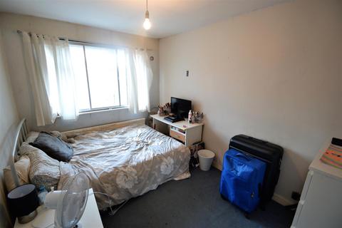 21 Target Close, Feltham, TW14 9TF