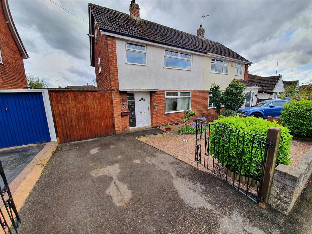 Kingsley Crescent, Bulkington 3 bed semidetached house £220,000