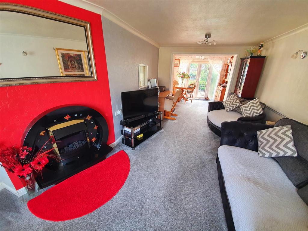 Kingsley Crescent, Bulkington 3 bed semidetached house £220,000