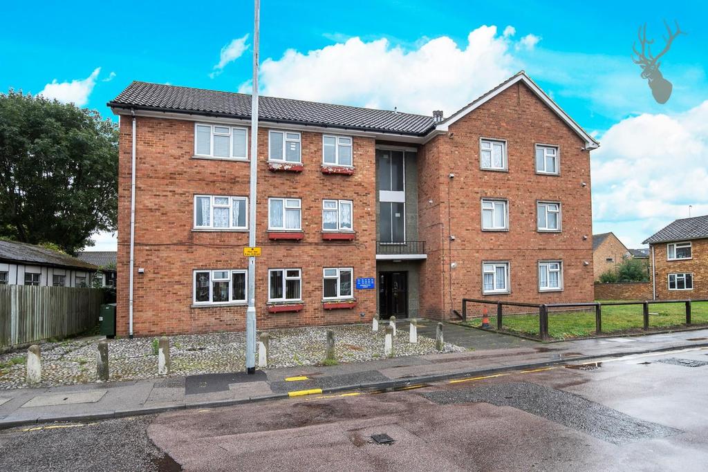 Sewardstone Street, Waltham Abbey 1 bed flat £200,000