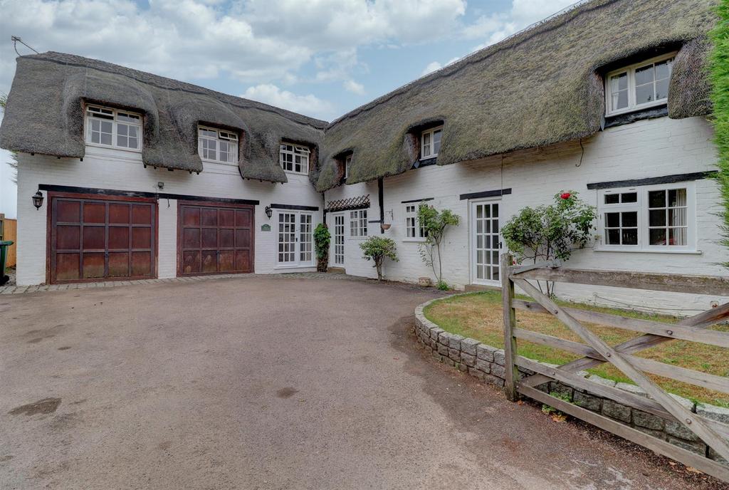 School Lane, Hunningham, Leamington Spa 4 bed cottage £1,995 pcm (£
