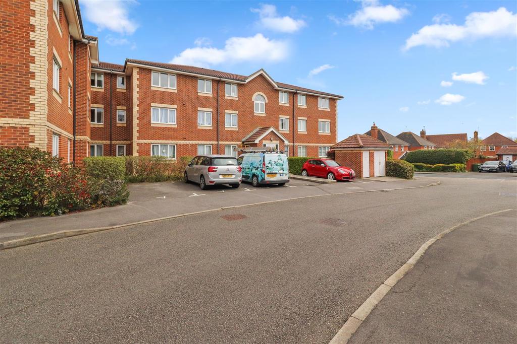 Broad Oak Close, Eastbourne 2 bed flat £150,000