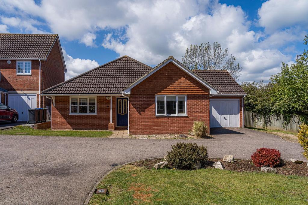 Hillside Road, Whitstable 3 bed detached bungalow £375,000