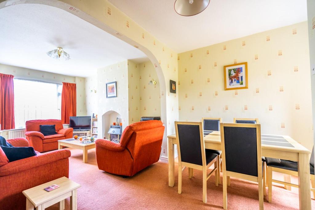 Lawnswood Drive, Rawcliffe, York 4 bed semidetached house £325,000