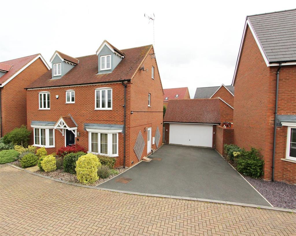 Harlech Road, Pitstone 5 bed detached house £695,000