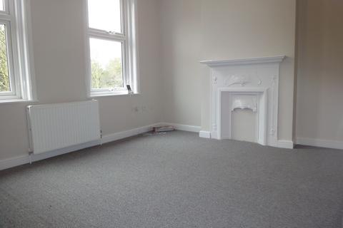 Studio to rent, Richmond Road, Twickenham