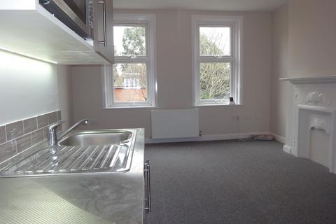 Studio to rent, Richmond Road, Twickenham