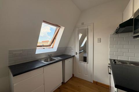Studio to rent, 197 Holloway Road, London N7
