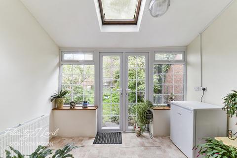 35 Braydon Road, London, N16 6QL