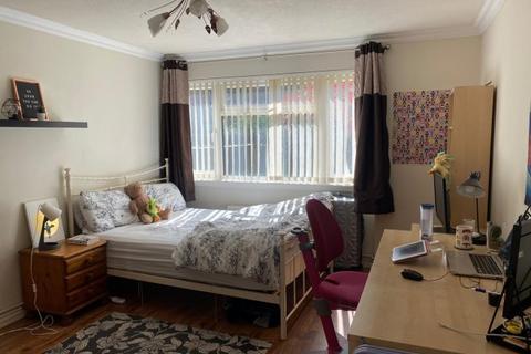 4 bedroom house share to rent, BROUGHAM PLACE