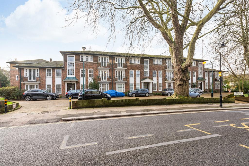 Stanhope Road, London, N6 2 bed flat £1,570 pcm (£362 pw)