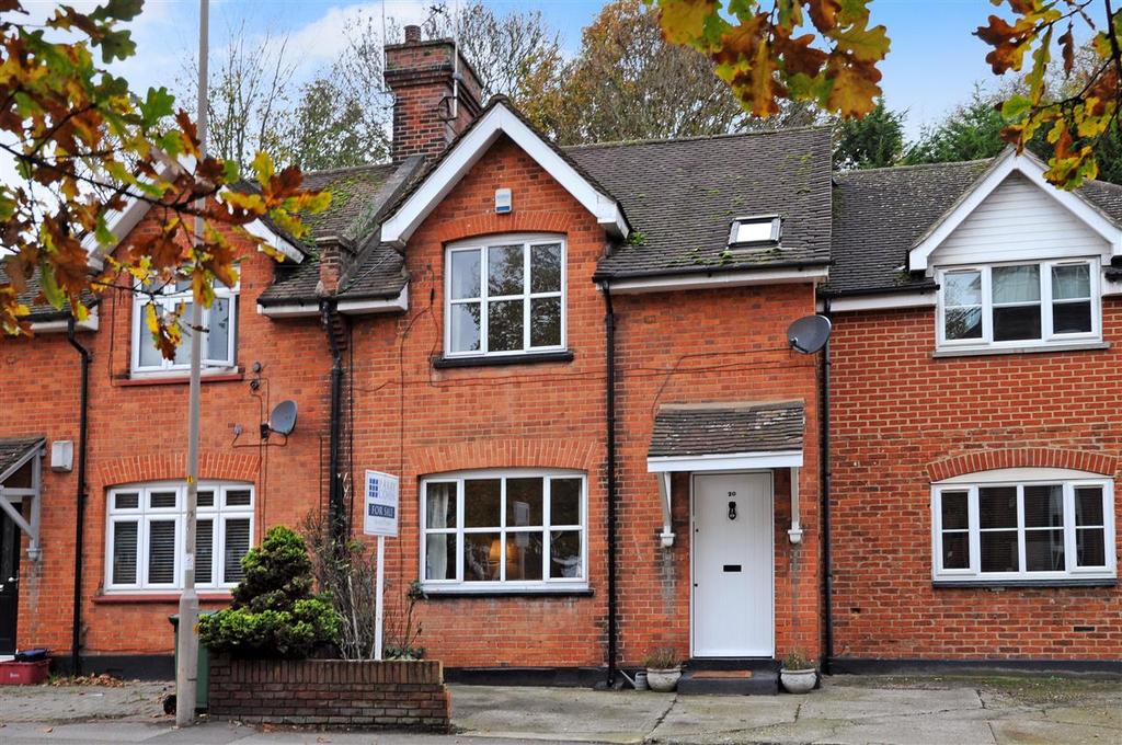 Rayleigh Road, Shenfield 3 bed cottage for sale £595,000