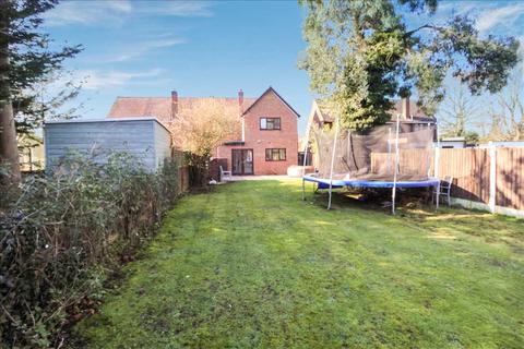 6 Oakbank, Hutton, Brentwood, CM13 1DN