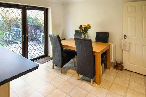 6 Oakbank, Hutton, Brentwood, CM13 1DN