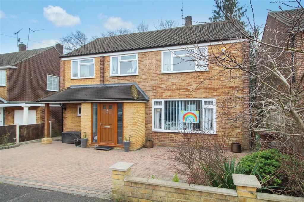 Hunter Avenue, Shenfield 4 bed detached house £690,000