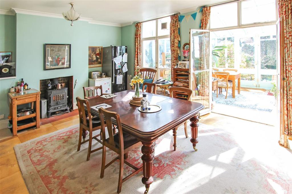 Kitchen / Dining