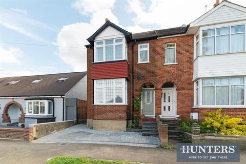 48 Donnington Road, Worcester Park, KT4 8EN