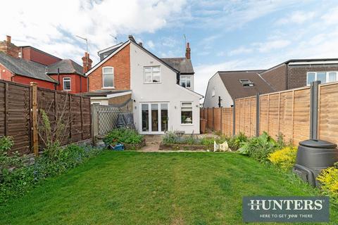 48 Donnington Road, Worcester Park, KT4 8EN