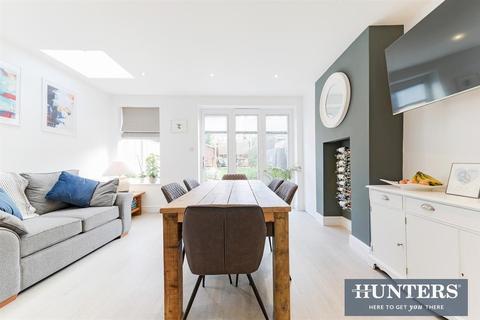48 Donnington Road, Worcester Park, KT4 8EN