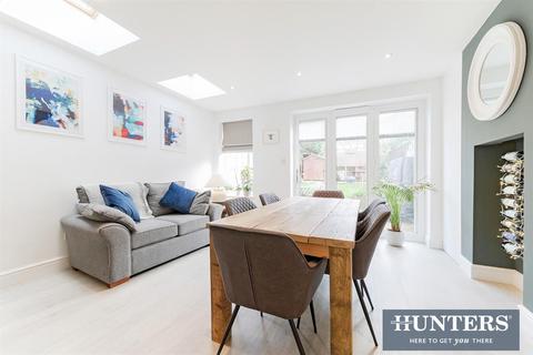 48 Donnington Road, Worcester Park, KT4 8EN