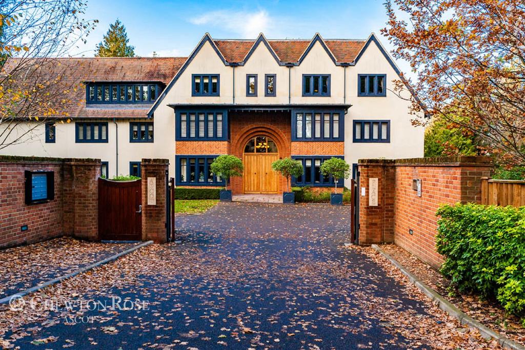Windsor Road, ASCOT 3 bed apartment £560,000