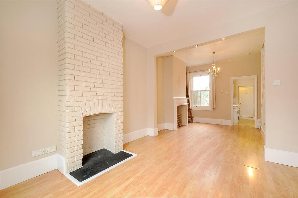 Mount Pleasant, Wokingham, Berkshire... 3 bed terraced house £1,500