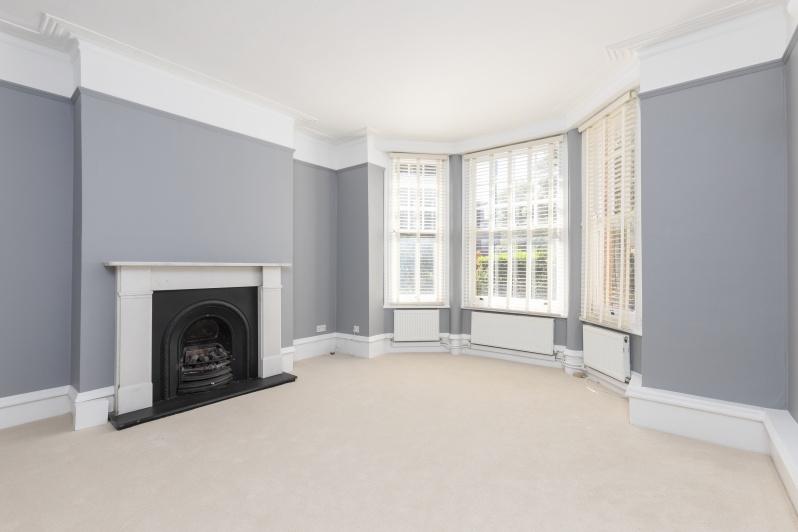 Sutton Court, Fauconberg Road, Chiswick, London, W4 3 bed apartment to