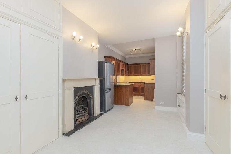 Sutton Court, Fauconberg Road, Chiswick, London, W4 3 bed apartment to