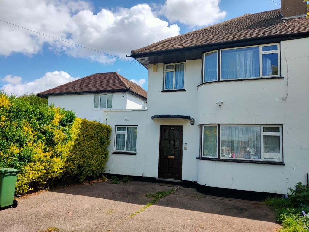 Willow Road, Enfield 4 bed semidetached house £2,000 pcm (£462 pw)